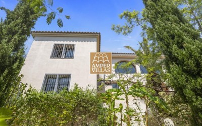 Geräumige Villa zum Verkauf mit schöner Aussicht und wunderschönem Garten in Altea Costa Blanca